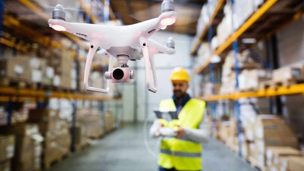 Drone em centro de distribuição